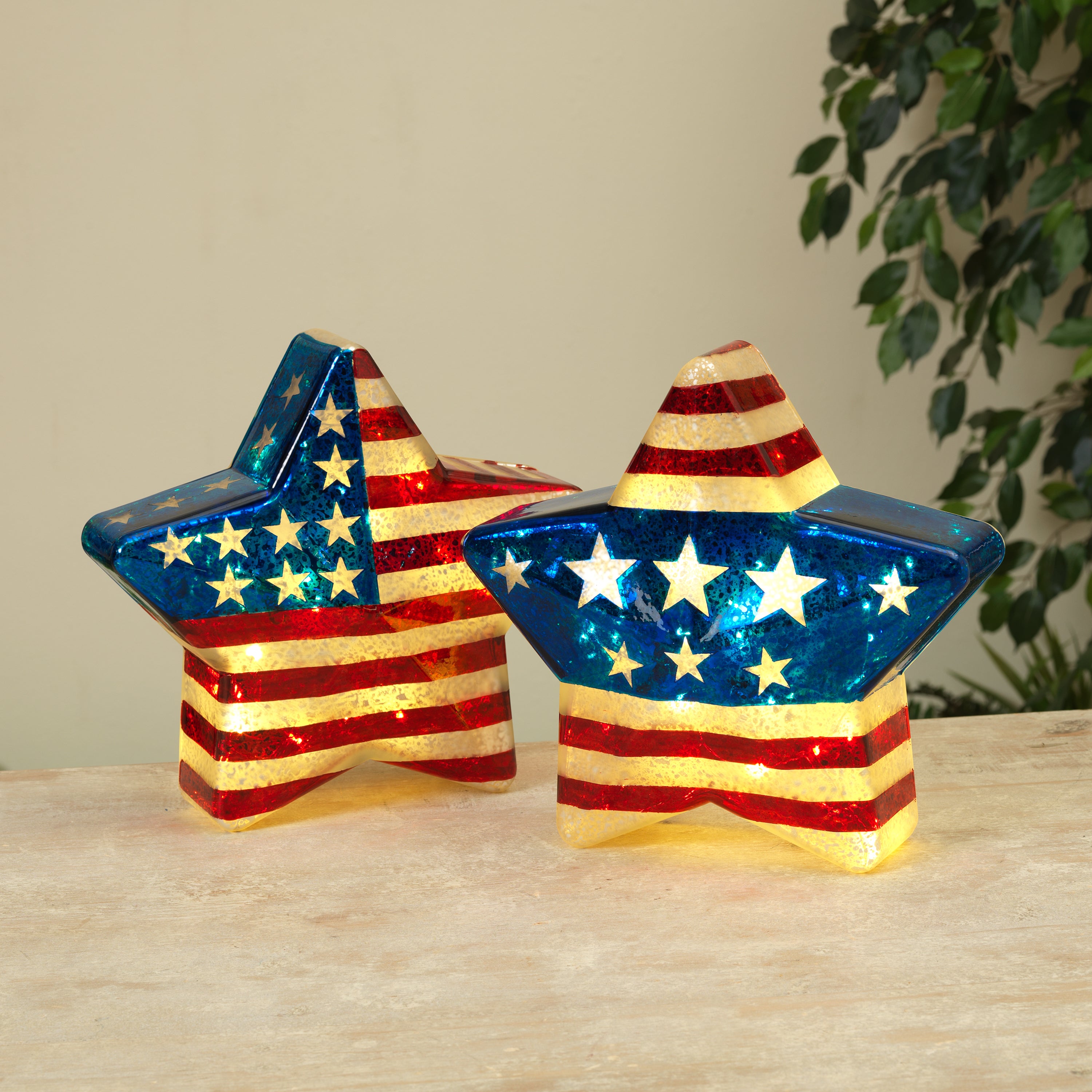 10.6 Illuminating Glass Americana Star, set of 2